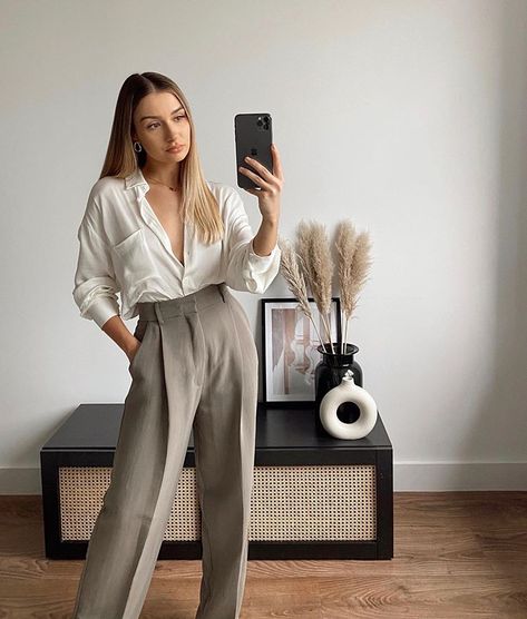 Lily Clark on Instagram: “Finally a pair of @zara trousers that aren’t 5 metres too long for me, what a time to be alive!! (shirt ref is 4387/028, trousers ref is…” Lily Clark, Silk Blouse Outfit, Elegantes Outfit Frau, Zara Trousers, Classy Work Outfits, Modieuze Outfits, Elegantes Outfit, Looks Chic, Blouse Outfit