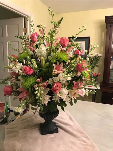 Flower vase, vase arrangement, home decor. Gladiolus Arrangements, Beautiful Flower Vase, Alter Flowers, Casket Flowers, Gravesite Decorations, Rose Flower Arrangements, Large Floral Arrangements, Gubahan Bunga, Spring Flower Arrangements