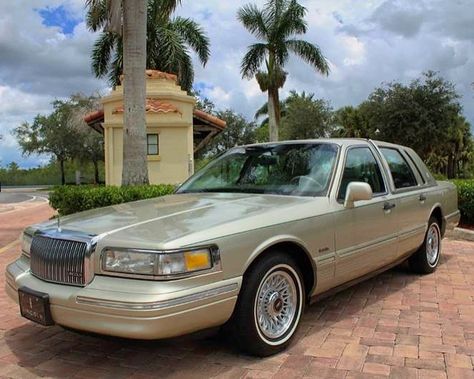 Lincoln Car, 1997 Lincoln Town Car, Town Car, Lincoln Town Car, Vroom Vroom, Lincoln, Luxury Cars, Cars, Vehicles