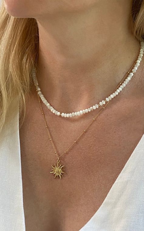 Summer Dress Jewelry, Natalie Zacek Jewelry, Beach Layered Necklaces, Layered Jewelry Gold, Summer Gold Necklace, Tangled Sun Necklace, Beach Gold Jewelry, Gold Jewelry Summer, Gold Summer Jewelry