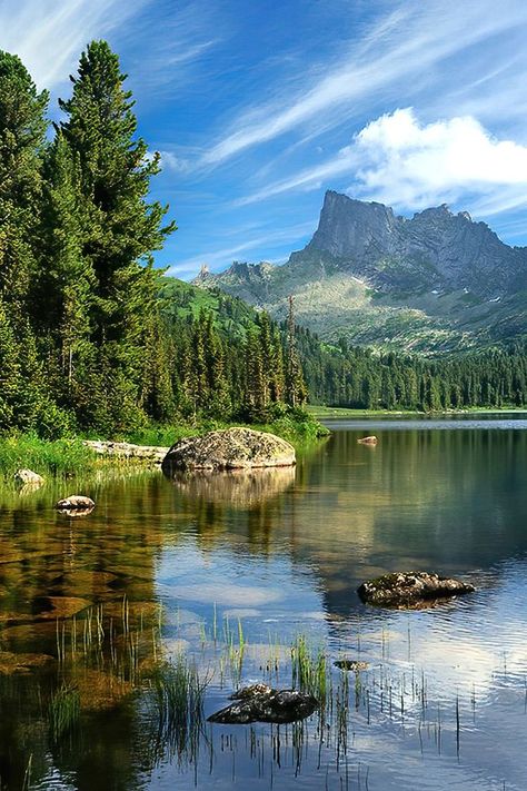 Lake in mountain Taiga Nature Park, Ergaki, Krasnoyarsk region, Russia. Taiga Biome Aesthetic, Lake Scenery Landscapes, Taiga Landscape, Mountains Reference, Taiga Biome, Taiga Forest, Russia Landscape, Russia Nature, Women Together