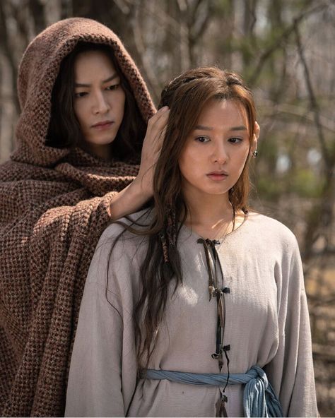 Arthdal Chronicles Wallpaper, Arthadal Chronicles, Pretty Costumes, Arthdal Chronicles, Pretty Costume, Song Joong, Kim Ji Won, Japanese Drama, Fantasy Romance