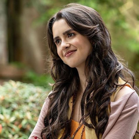 Vanessa Marano, Laura Marano, First Things First, Austin And Ally, Simple Image, American Actress, Favorite Celebrities, Pretty People, The Next