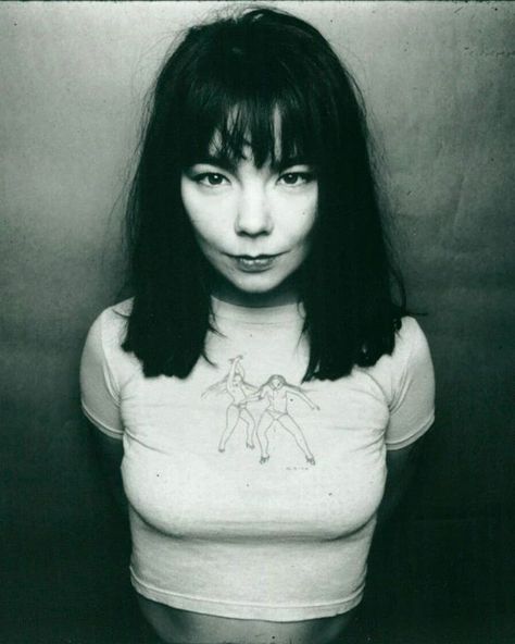 Juergen Teller [1995] #björk #björklöven #bjorkmusic #bjork #björkguðmundsdóttir #Gling-Gló #Debut #Post #Telegram #Homogenic #Vespertine… I'm With The Band, Grunge Hair, Alternative Rock, Dark Hair, Rock Music, Pretty People, Beautiful People, Black Hair, Long Hair