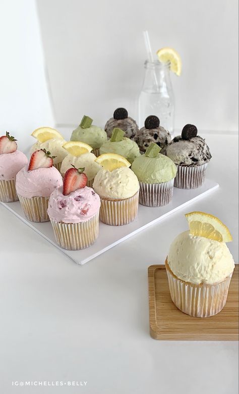 strawberry, lemon, matcha, oreo cupcakes with fluffy cream cheese whipped cream, korean style cupcake, aesthetic cupcakes Korean Cupcakes Aesthetic, Korean Cupcakes, Cup Kek, Matcha Oreo, Aesthetic Cupcakes, Cupcake Aesthetic, Lemon Matcha, Mango Cupcakes, Matcha Cupcakes