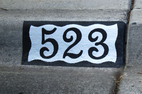 Curb House Number - love this! so much better than the ordinary stencil look Street Address Sign Diy Curb Appeal, Curb Number Painting Ideas, Curb Painting Address Ideas, Curb Numbers, Diy Address Sign, Driveway Paint, Address Plate, Diy Driveway, Make Your Own Stencils