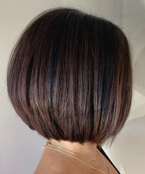 Horizontal Graduation Haircut, Soft Graduated Bob, Bob Hairstyles A Line, Inverted Blonde Bob, Rounded Bob Haircut, Aesthetic Haircut Ideas, Bob Hairstyle Ideas, Trendy Bob, Bob Haircut Ideas