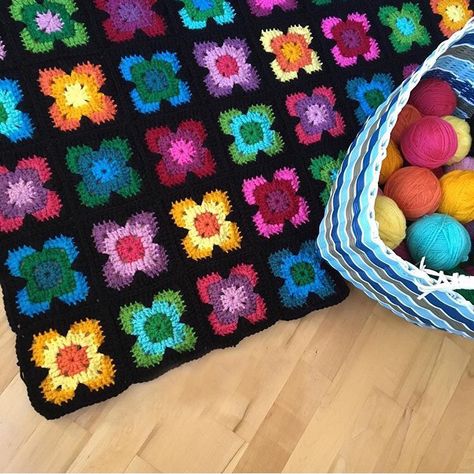 Stitch11 - A Yarntastic Life! Gen Z Crochet, Crochet Website, Crochet Retro, Crochet Flower Squares, Crochet Squares Afghan, Crochet For Beginners Blanket, Crochet Granny Square, Crochet Patterns Free Blanket, Granny Squares Pattern