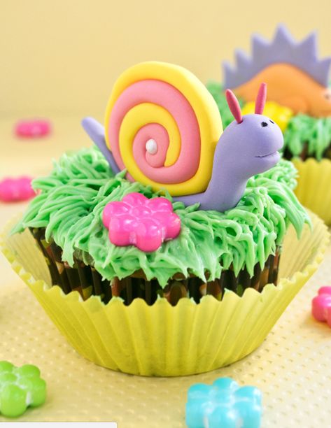 Snail Cupcake Toppers Snail Cupcakes, Snail Party, Snail Cake, Mini Beasts, Spring Cupcakes, Kid Cupcakes, Fondant Cupcake Toppers, Oatmeal Cookies Chewy, Cupcake Wars