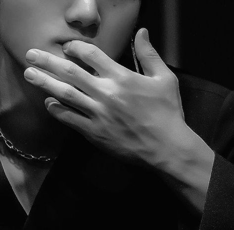 Wooyoung Hands Ateez, Wooyoung Dark Aesthetic, Wooyoung Hands, Wooyoung Aesthetic, Inspo Drawing, Wooyoung Ateez, Bts Backgrounds, Skyfall, Woo Young