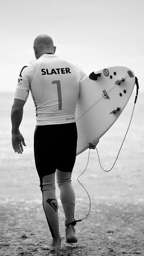 Kelly Slater...major hero to all 40+ year old surfers, but has crossed over several generations of watermen, younger and older. The Best! Surfing Tattoo, Kelly Slater Surfing, Surf Music, Mavericks Surfing, Surfer Boys, Pro Surfers, Kelly Slater, Surfing Photos, Surfing Pictures