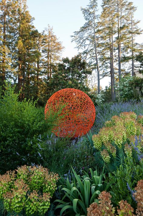 Create A Color Palette, Palette Garden, Video Garden, Pallet Garden, Garden Design Ideas, Diy Garden Projects, Outdoor Sculpture, Front Garden, Architectural Digest