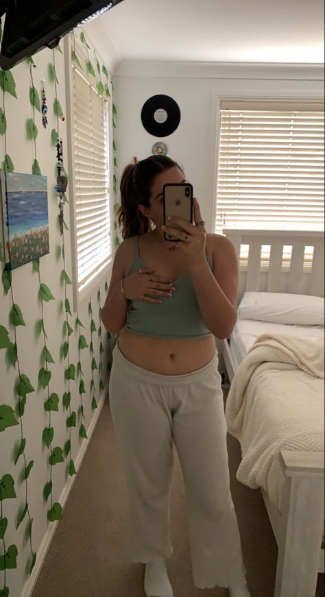 Body Positive Mid Size, Complexión Media, Preppy Fits, Fitness Aesthetic, Body Picture, Body Positive, Swaggy Outfits, Learn To Love, Melanie Martinez