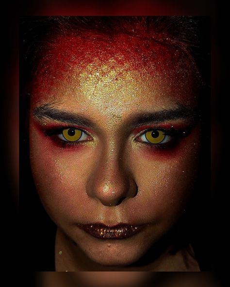 Dark Phoenix Makeup, Fishnet Scales Makeup, Dragon Costume Women Makeup, Dragon Scales Makeup, Dragon Sfx Makeup, Halloween Dragon Makeup, Red Mermaid Makeup, Dragon Makeup Look Easy, Fish Scales Makeup