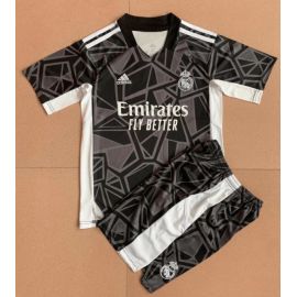 Real Mardid, Real Madrid Goalkeeper, Madrid Football Club, Real Madrid Soccer, Kids Uniforms, Soccer Uniforms, Youth Soccer, Professional Football, Black Kids