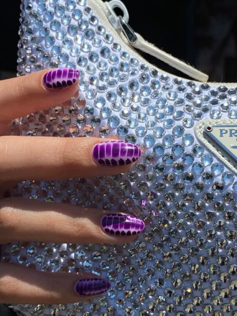 Purple Snake Print Nails, Reptile Print Nails, Alligator Nail Design, Purple Snake Nails, Purple Crocodile Nails, Purple Croc Nails, Alligator Nails, Bright Nails Neon, Nail Design Glitter