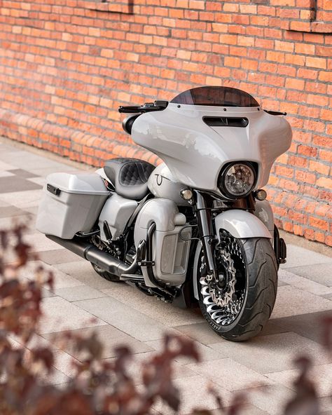 Street Glide Custom, Harley Davidson Motorcycles Street Glide, Harley Ultra Classic, Harley Davidson Fatboy Custom, Honda Bike, Harley Street Glide, Custom Street Glide, Harley Bagger, Мотоциклы Harley Davidson