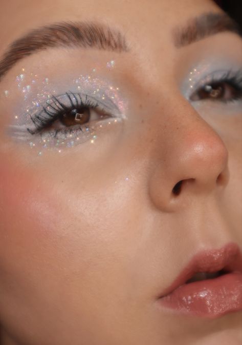 #makeup #glittermakeup #sparkle #eyeshadow #colourpop #colourpopcosmetics #drugstoremakeup #duochrome #tiktok #dreamy #eyemakeupideas #fairy Moon Goddess Makeup, Glitter Outfits, Double Eyeliner, Disco Makeup, Sparkle Eyeshadow, Sparkle Makeup, Blue Drink, Goddess Makeup, Mascara Base