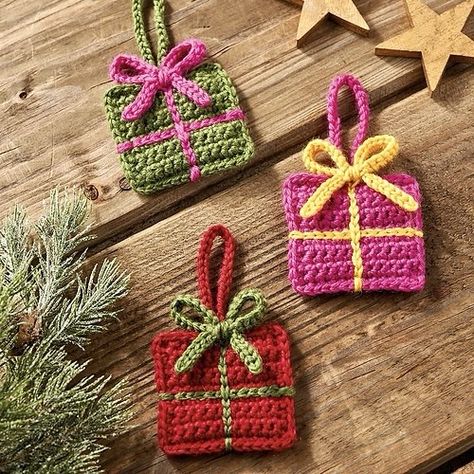 Crocheted Christmas Ornaments, Joululahjat Diy, Crochet Ornament Patterns, Crocheted Christmas, Crochet Christmas Gifts, Crochet Xmas, Crochet Christmas Decorations, Crochet Ornaments, Holiday Crochet