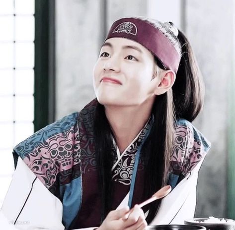 V Bts Hwarang, V Hwarang, Hwarang Taehyung, Bts Aesthetic Pictures, Boy Band, Korean Idol, V Taehyung, Daegu, Foto Bts