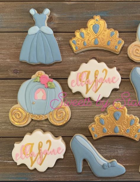 Cinderella Sugar Cookies, Cinderella Cookies, Cinderella Baby Shower, Cinderella Birthday Party, Cookie Decorations, Decorative Cookies, Princess Cookies, Cinderella Slipper, Cinderella Cake