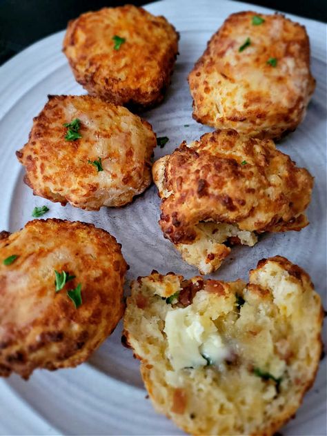 Air fryer cheese scones Air Fryer Savoury Muffins, Air Fryer Cheese Scones Recipe, Airfryer Cheese Scones, Cheese Scones Easy, Air Fryer Scones, Ninja Airfryer, Air Fryer Cheese, Airfry Recipes, Daily Yum