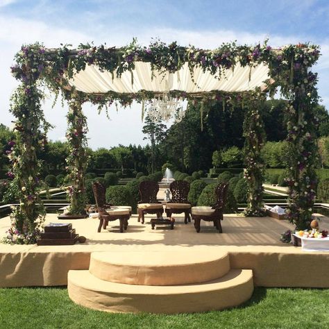 Beautiful rustic mandap! Great job Elegant Affairs Inc. Wedding Mandap Indoor, Dome Wedding, Mandap Design, Golden Dome, Destination Wedding Decor, Wedding Decorations On A Budget, Mandap Decor, Wedding Mandap, Indian Wedding Ceremony