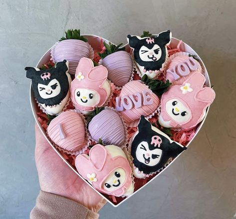 Kuromi Dessert Table, I Love You Chocolate Strawberries, Sanrio Chocolate Covered Strawberries, Kuromi Party Ideas Decoration, My Melody Dessert, Kuromi Themed Party, My Melody And Kuromi Party, Aesthetic Chocolate Covered Strawberries, Kuromi Decorations