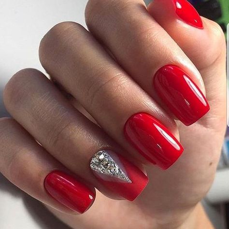 9 Red Hot Nails Just In Time For Valentine's Day - HashtagNailArt.com Manicure With Crystals, Red Silver Nails, Red Nail Art Designs, Red Gel Nails, Unghie Sfumate, Nails Yellow, Red Nail Art, Red Acrylic Nails, Nail Colors Winter