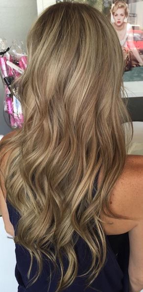 hair color with dimension - multi toned blonde and bronde highlights Tmavý Blond, Fesyen Rambut, Dark Blonde Hair, Ombré Hair, Hair Color And Cut, New Hair Colors, Brown Hair Colors, Great Hair, Blonde Hair Color