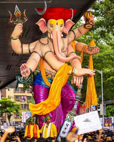 Mumbai ganpati 2024. #mumbai #ganpati #explore #viral #ganesha #instagram #instalike #mumlife #mumbaiblogger #mumbaikar #mumbaiganpati #instamood #lalbaughcharaja #parel #ganeshchaturthi Mumbai Ganpati, Ganpati Bappa Photo, Ganesh Photo, Ganpati Bappa, Ganesh Chaturthi, Ganesha, Mumbai, Instagram