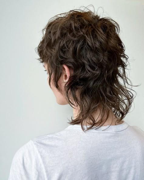 Ethereal Haircut, Shag Mullet Curly Hair, Shag Mullet Haircut, Wavy Layered Bob, Shag Mullet, Queer Hair, Mullet Hairstyles, Pixie Mullet, Short Wavy Haircuts