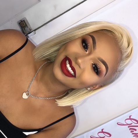 Blonde Hair Red Lips, Red Lipstick Makeup Looks, Blonde Dye, Make Up Inspiration, Makeup For Black Skin, Face Beat, Makeup Eyes, Makeup On Fleek, Glamour Makeup