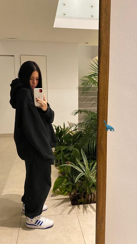 Hoodie Outfit Aesthetic, Black Hoodie Outfit, Oversized Hoodie Outfit, Men Essentials, Spiegel Selfie, Hoodie Tracksuit, Essentials Clothing, Essential Clothing, Essentials Hoodie