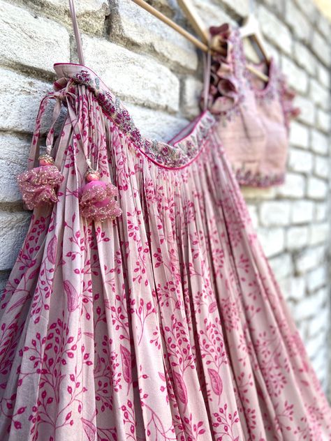 Indian Designer Lehenga, Blush Pink Skirt, Indian Bridesmaid Dresses, Indian Outfits Lehenga, Wedding Lehenga Designs, Lehnga Dress, Anarkali Dress Pattern, Traditional Indian Dress, Half Saree Designs