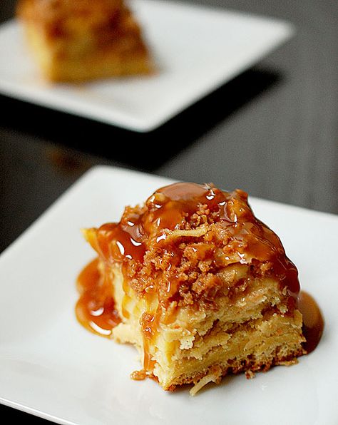 Yeasted apple coffee cake Apple Coffee Cake, Foodgawker Recipes, Apple Coffee, Apple Coffee Cakes, Coffee Cake Recipes, Apple Crumble, Cake Servings, Cold Meals, Cinnamon Roll