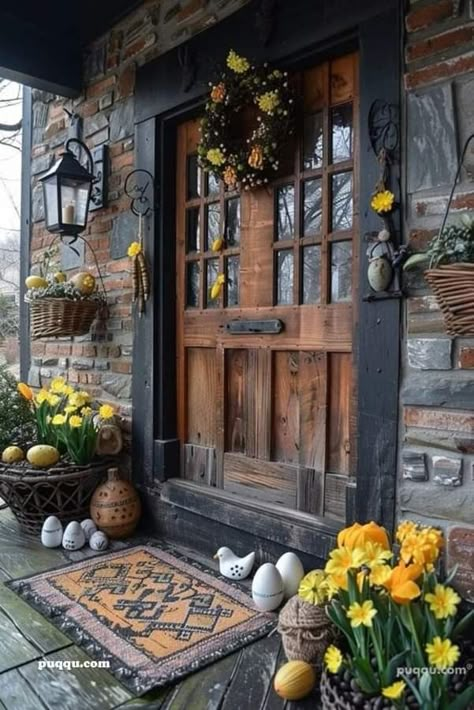 Rustic Front Door Decor, Entry Landscaping, Easter Porch, Easter Porch Decor, Farm Entrance, Rustic Front Door, Kerb Appeal, Spring Porch Decor, Timber Homes