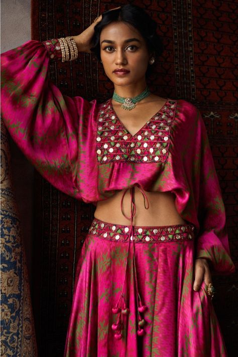 Printed Skirt Top Indian Outfit, Mumbai Illustration, Navratri Photos, Crop Top And Lehenga, Indowestern Outfits, Top And Lehenga, Punit Balana, Crop Top Lehenga, Silk Crop Top