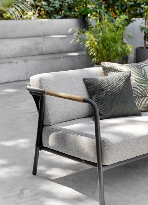 Modern Outdoor Sofas, Terrace Furniture, Metal Sofa, Metal Outdoor Furniture, Luxury Outdoor Furniture, Iron Chair, Metal Furniture Design, Balcony Furniture, Durable Furniture