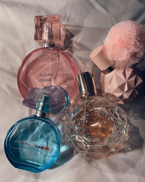 Ariana Grande Perfumes, Koleksi Makeup, Ariana Perfume, Ariana Grande Fragrance, Perfume Aesthetic, Ariana Grande Perfume, Expensive Perfume, Perfume Collection Fragrance, Perfume Reviews