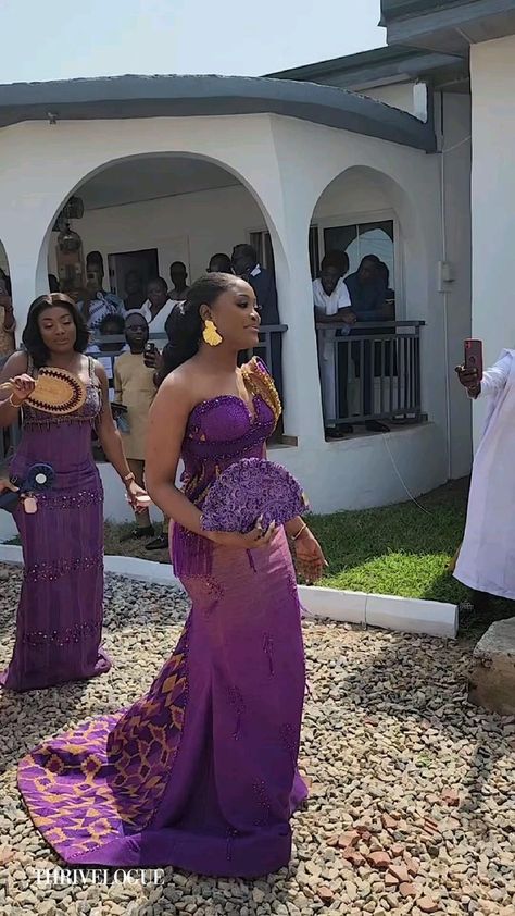 Ghana Wedding Dress, Ghanian Wedding, Ghana Traditional Wedding, African Wedding Theme, Groomsmen Fashion, Ghanaian Wedding, African Bridal Dress, African Bridesmaid Dresses, Ghana Wedding