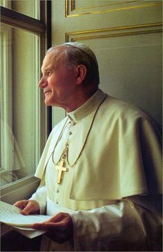 St Pope John Paul II looking out his apartment window Pope Saint John Paul Ii, San Juan Pablo Ii, Very Important Person, St John Paul Ii, Juan Pablo Ii, Pope Benedict, Catholic Images, Pope John Paul Ii, John Paul Ii