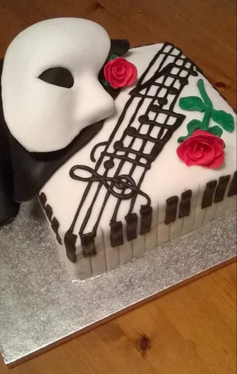 Phantom Of The Opera Cake Ideas, Phantom Of The Opera Cake, Phantom Of The Opera Party, Quince Party Ideas, Cat Birthday Memes, Movie Cake, Quince Party, 90th Birthday Cakes, Opera Cake