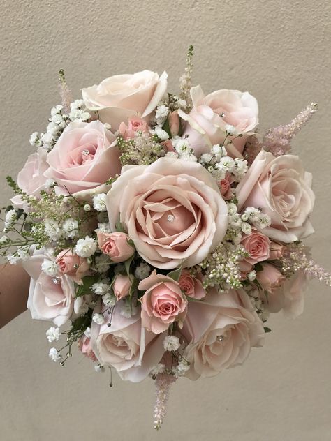 Pastel Pink Bouquet Wedding, Pink Winter Bouquet, Wedding Bouquets Roses Pink, Pink Flower Wedding Bouquet, Bride Bouquets Pastel, Wedding Bouquets Pink And Green, Soft Pink Wedding Flowers, Dusky Pink Wedding Flowers, Romantic Wedding Decorations