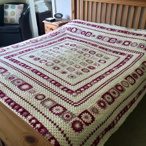 Granny Square Bedspread, Crochet Afgans, Crochet Blanket Afghan, Crochet Bedspread, Crochet Quilt, Manta Crochet, Afghan Pattern, Crochet Blankets, Crochet Stitch