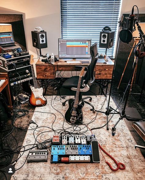 Guitar Recording Studio, Guitar Home Studio, Guitar Setup, Guitar Studio, Music Room Design, Home Recording Studio Setup, Recording Studio Setup, Home Music Rooms, Music Recording Studio