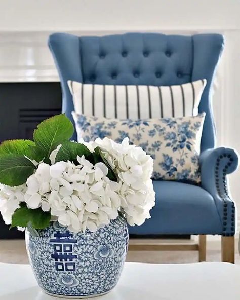 Quick and Easy Budget Friendly Farmhouse Living Room Updates - The Cottage Market Blue And White Living Room, Blue White Decor, Living Room Update, Floral Cushions, Blue Home Decor, White Living Room, Blue Living Room, Blue Rooms, Cool Ideas