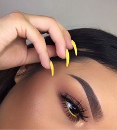 Yellow waterline Waterline Makeup, Baddie Face, Eyebrow Goals, Learning Makeup, Waterline Eyeliner, Makeup Finds, Modern Makeup, Skincare 101, Face Beat