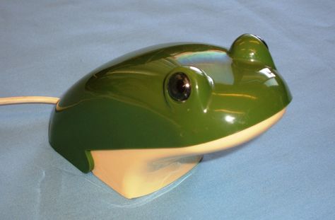 Frog phone - This was my first phone Frog Telephone, Novelty Phones, Frog Phone, Old Phones, Stanley Tucci, Rotary Phone, Cute Products, Goblin Core, Vintage Phones