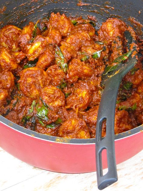 South Indian Prawn Recipes, Kerala Prawn Curry, Prawn Indian Recipes, Chemmeen Roast, Prawn Recipes Indian, Prawns Recipes, Bread Table, Kerala Dishes, Prawns Roast